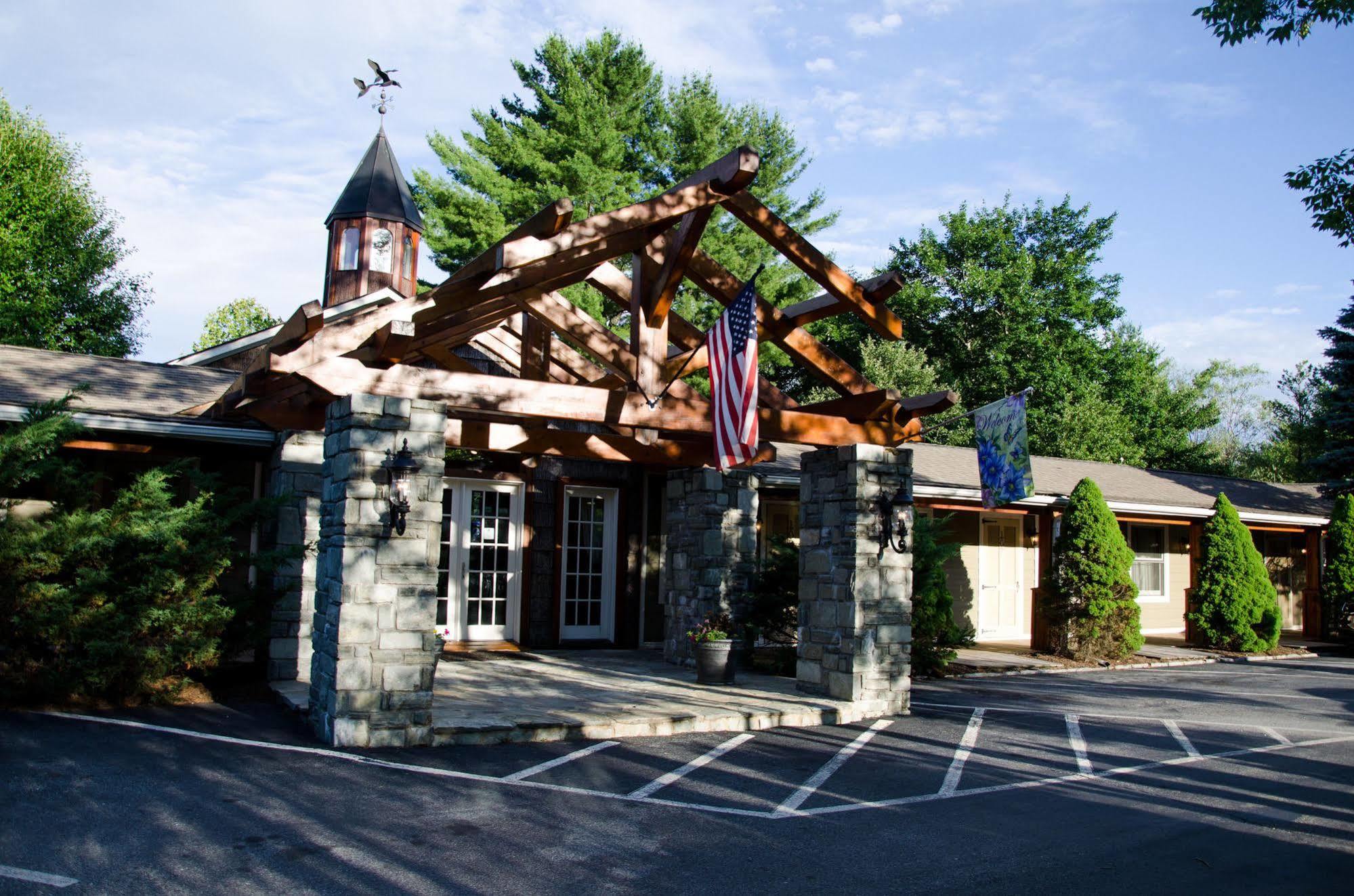 Village Inn - ブローイング・ロック エクステリア 写真